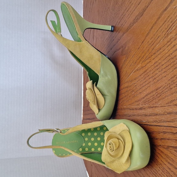 Chinese Laundry Stylish Green Slingback Heels with Floral Accent - Picture 2 of 12
